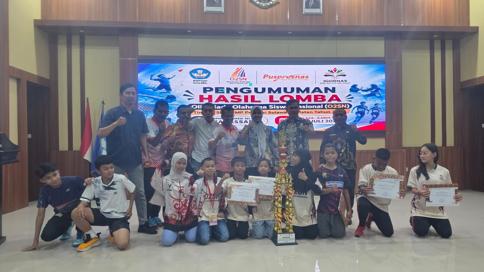 Di bawah kepemimpinan Kepala Dinas Pendidikan Kota Makassar, Achi Soleman, Kota Makassar kembali menorehkan prestasi membanggakan di bidang pendidikan dan olahraga pelajar.