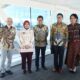 Wakil Wali Kota Makassar, Aliyah Mustika Ilham, menyambut kedatangan Menteri Kesehatan Republik Indonesia, Budi Gunadi Sadikin, di Bandara Internasional Sultan Hasanuddin,