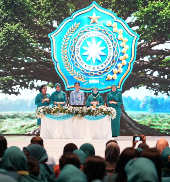 Ketua Tim Penggerak (TP) PKK Kota Makassar, Melinda Aksa, menghadiri puncak peringatan Hari Kesatuan Gerak (HKG) PKK Nasional ke-54