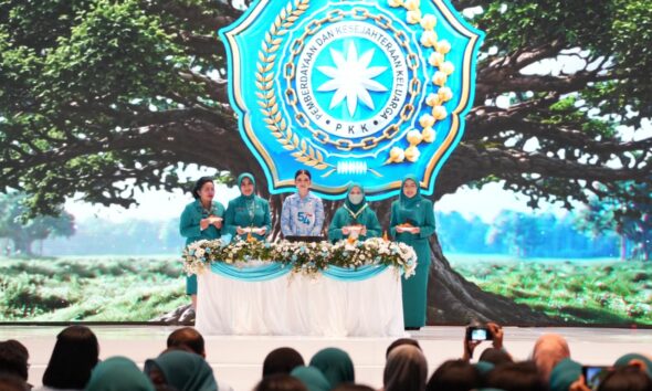 Ketua Tim Penggerak (TP) PKK Kota Makassar, Melinda Aksa, menghadiri puncak peringatan Hari Kesatuan Gerak (HKG) PKK Nasional ke-54