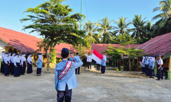 Mengawali Tahun Ajaran 2026–2027, Kepala Kantor Urusan Agama (KUA) Kecamatan Bontobahari menghadiri kegiatan hari pertama masuk sekolah di MTsN 7 Bulukumba
