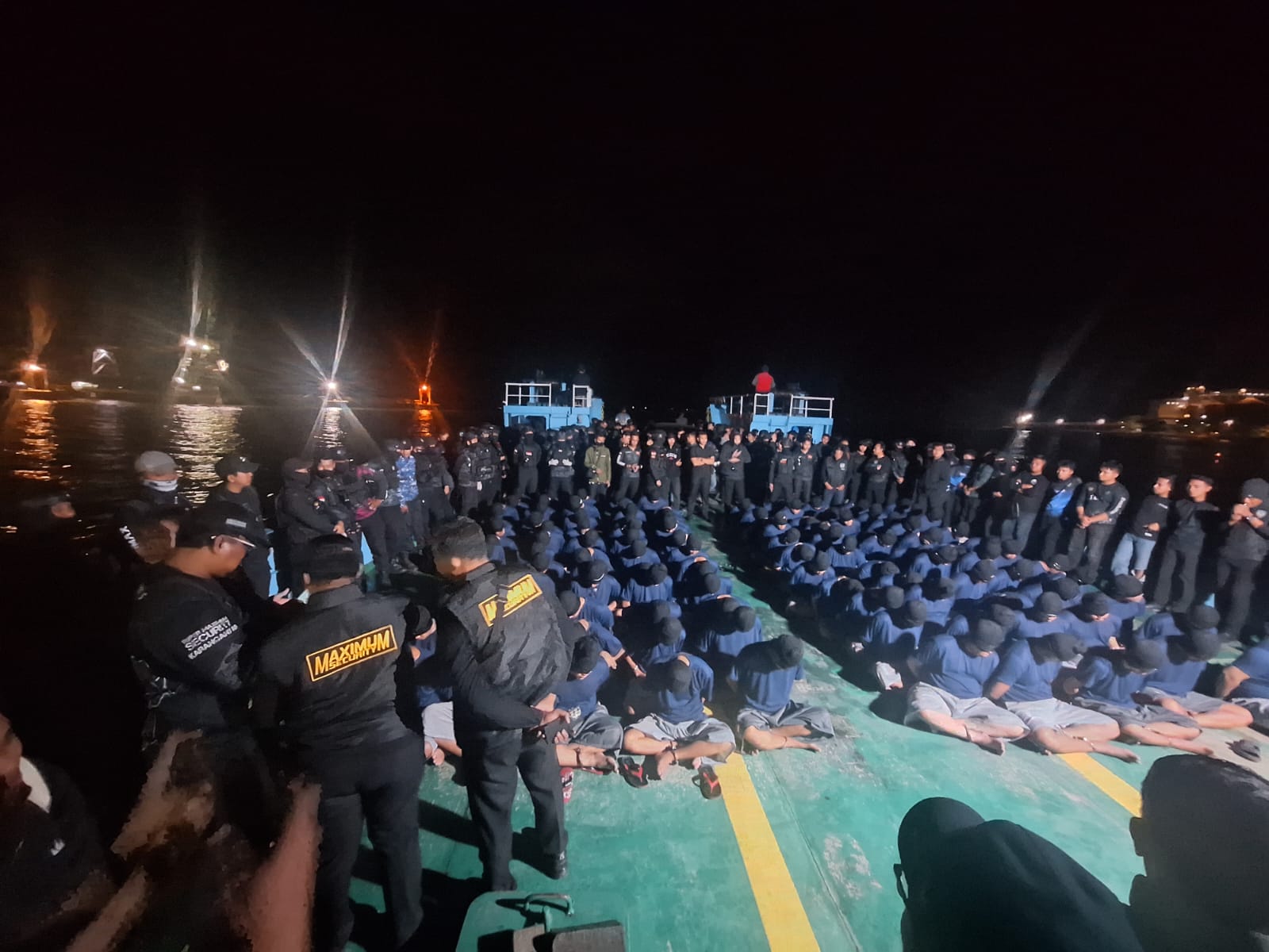 Sebanyak 79 narapidana risiko tinggi dari enam Lembaga Pemasyarakatan (Lapas) dan Rumah Tahanan Negara (Rutan) di Sulawesi Selatan dipindahkan ke kawasan Pemasyarakatan Nusakambangan
