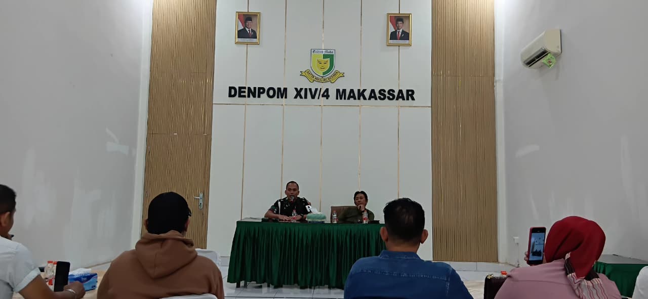 Kepala Detasemen Polisi Militer (Denpom) XIV/4 Makassar, Letnan Kolonel (Letkol) Cpm Ajumalahi, S.H., M.H., M.Tr.Mil., menggelar silaturahmi bersama sejumlah jurnalis dari berbagai media online, cetak, televisi, dan elektronik di Kantor Denpom XIV/4 Makassar