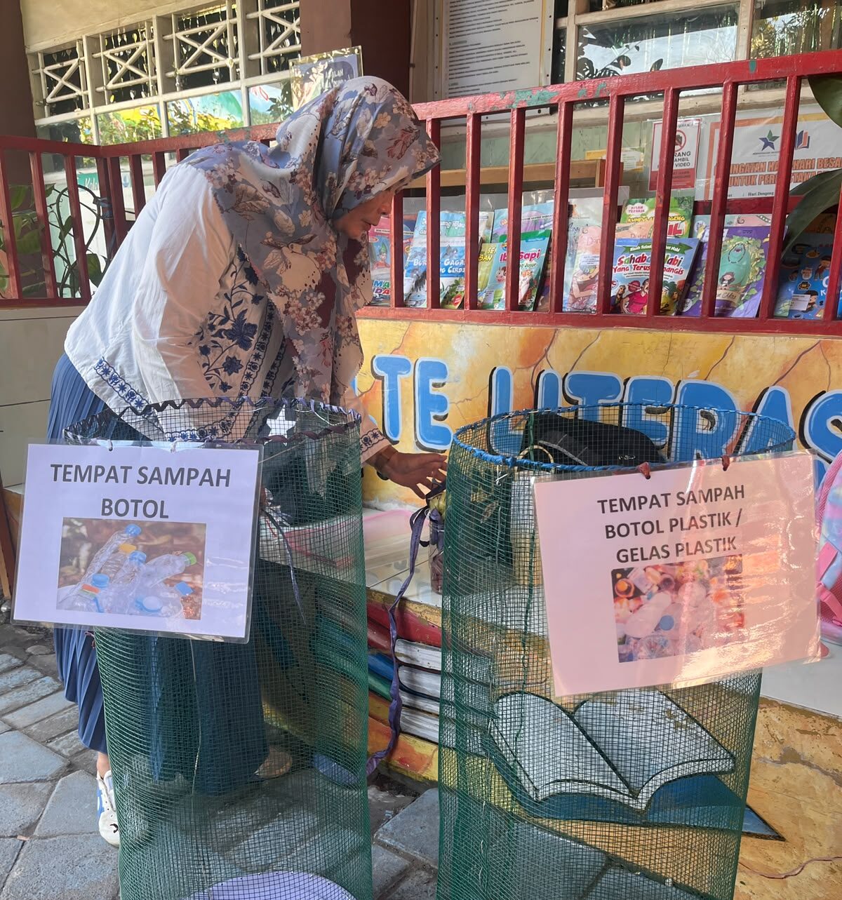 Inovasi sederhana dalam pengelolaan sampah yang diprakarsai Kepala SD Negeri Rappocini, Juli Astutik, S.Pd., M.Pd.,
