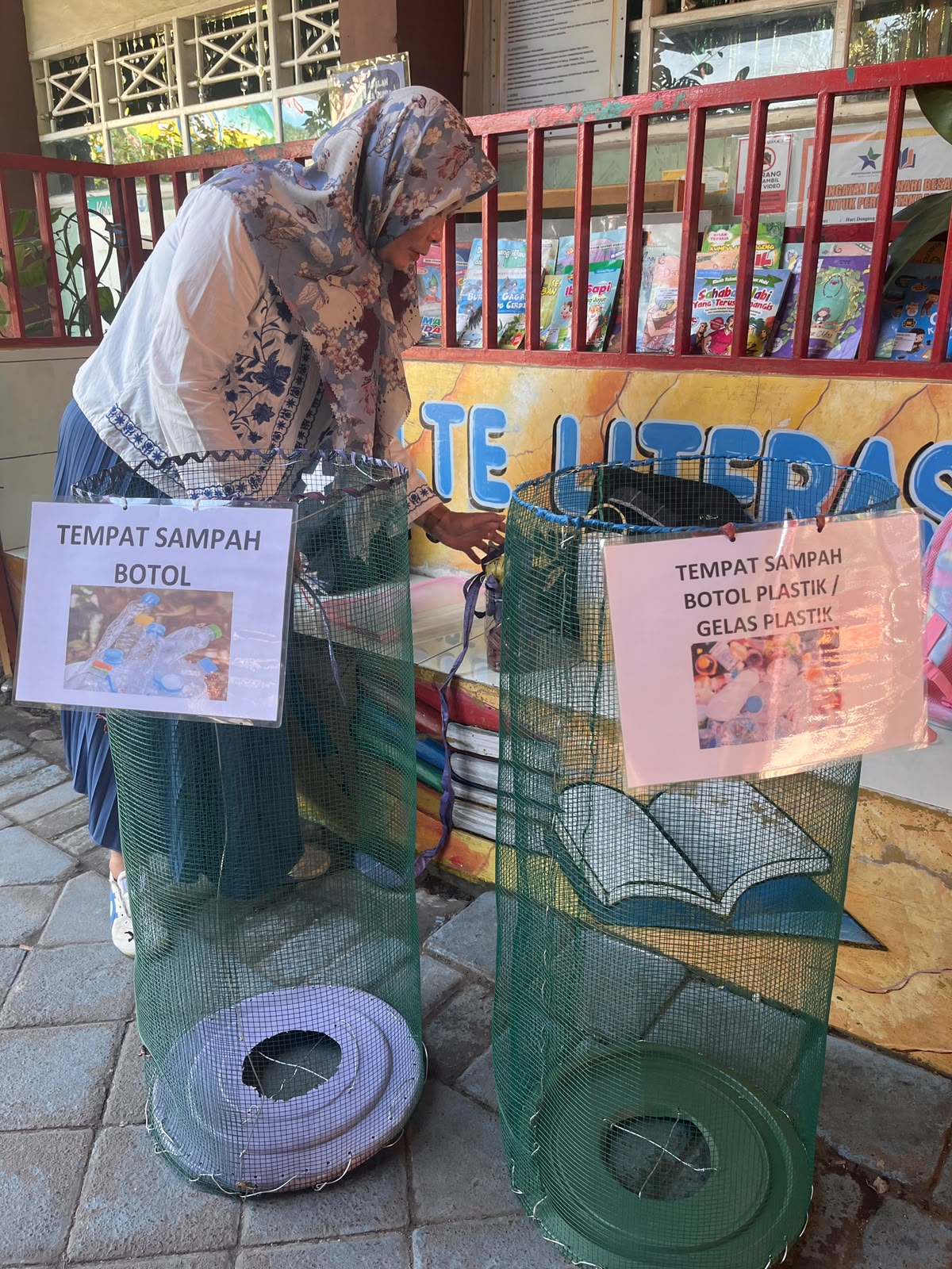 Inovasi sederhana dalam pengelolaan sampah yang diprakarsai Kepala SD Negeri Rappocini, Juli Astutik, S.Pd., M.Pd.,