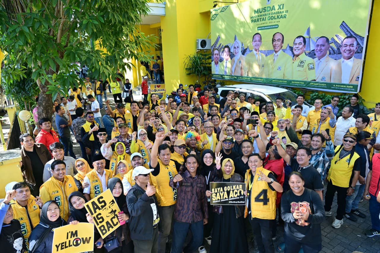 Calon Ketua DPD I Partai Golkar Sulawesi Selatan, Ilham Arief Sirajuddin (IAS), resmi mengembalikan formulir pendaftaran kepada Tim Penjaringan Calon Ketua DPD I Partai Golkar Sulsel,