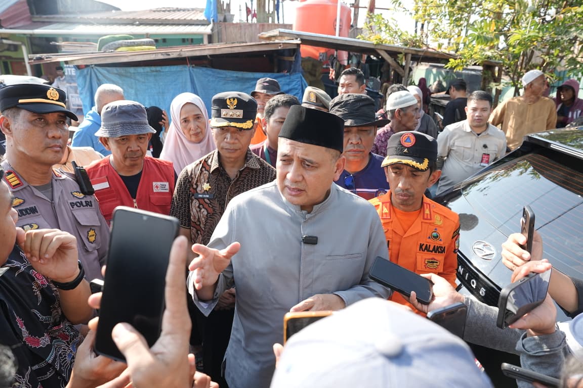 Wali Kota Makassar, Munafri Arifuddin, meninjau langsung lokasi kebakaran di Jalan Sultan Abdullah, Kelurahan Tallo, Kecamatan Tallo,