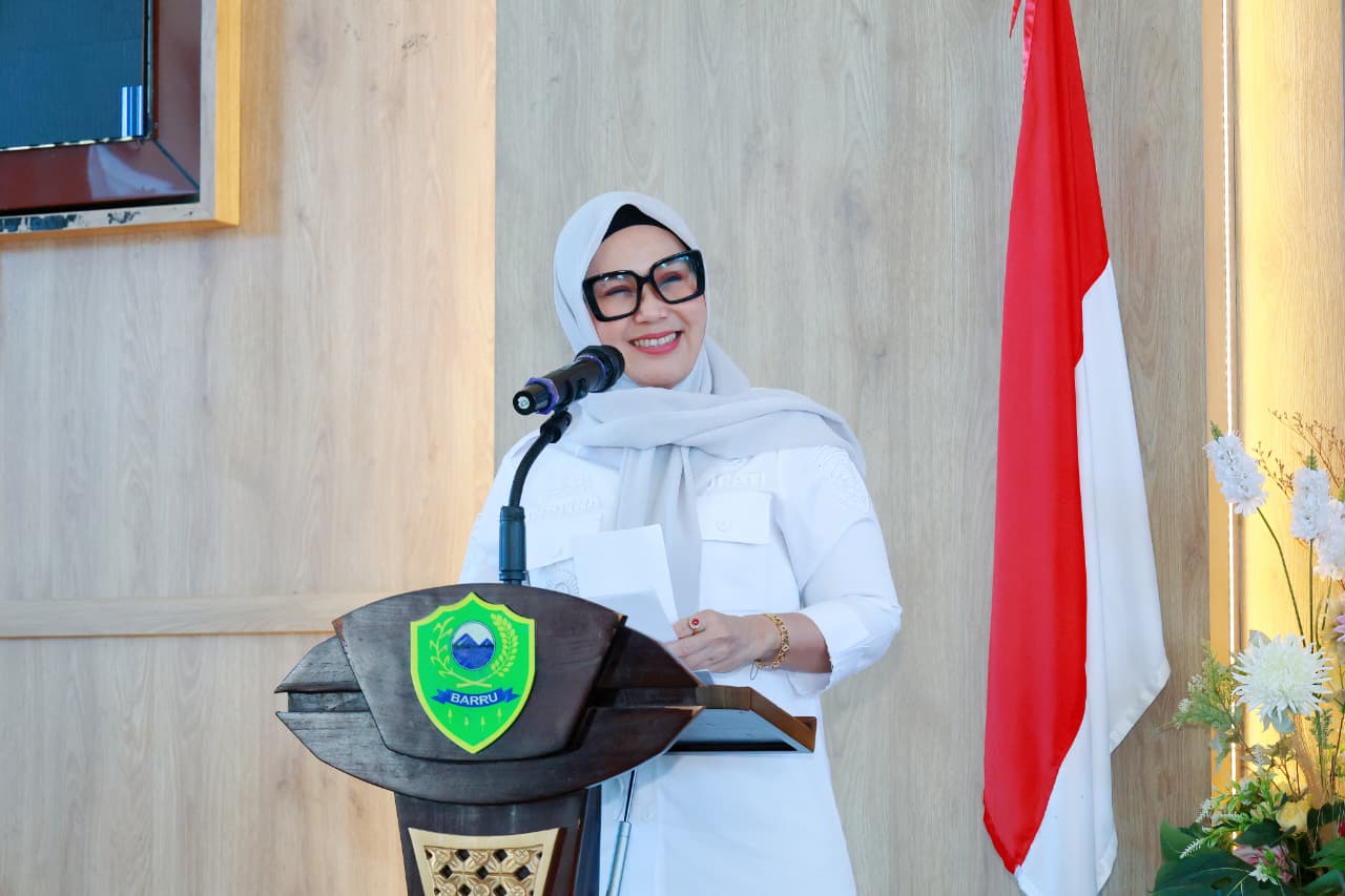 Bupati Barru, Andi Ina Kartika Sari, S.H., M.Si., secara resmi membuka Pelatihan dan Uji Sertifikasi Kompetensi Supervisor Keselamatan dan Kesehatan Kerja (K3) Konstruksi