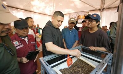 Wali Kota Makassar, Munafri Arifuddin alias Appi, bersama Ketua Dewan Lingkungan Hidup Kota Makassar yang juga Ketua TP PKK Kota Makassar,