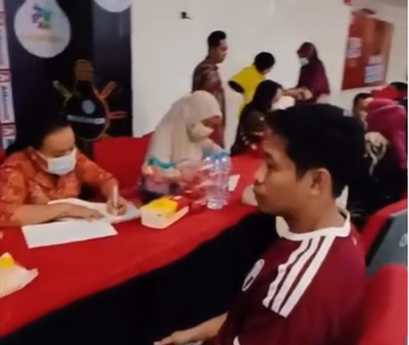 Tim CKG Puskesmas Bira menggelar pemeriksaan kesehatan di Perusahaan Alfamidi Branch, Makassar, Kamis (6/8/2026), sebagai upaya mendukung deteksi dini dan meningkatkan kesadaran kesehatan pekerja.