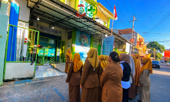Puskesmas Pertiwi menggelar apel pagi pada Senin, 10 Agustus 2026, sebagai bagian dari penguatan disiplin, koordinasi, dan kesiapan jajaran dalam memberikan pelayanan kesehatan kepada masyarakat.