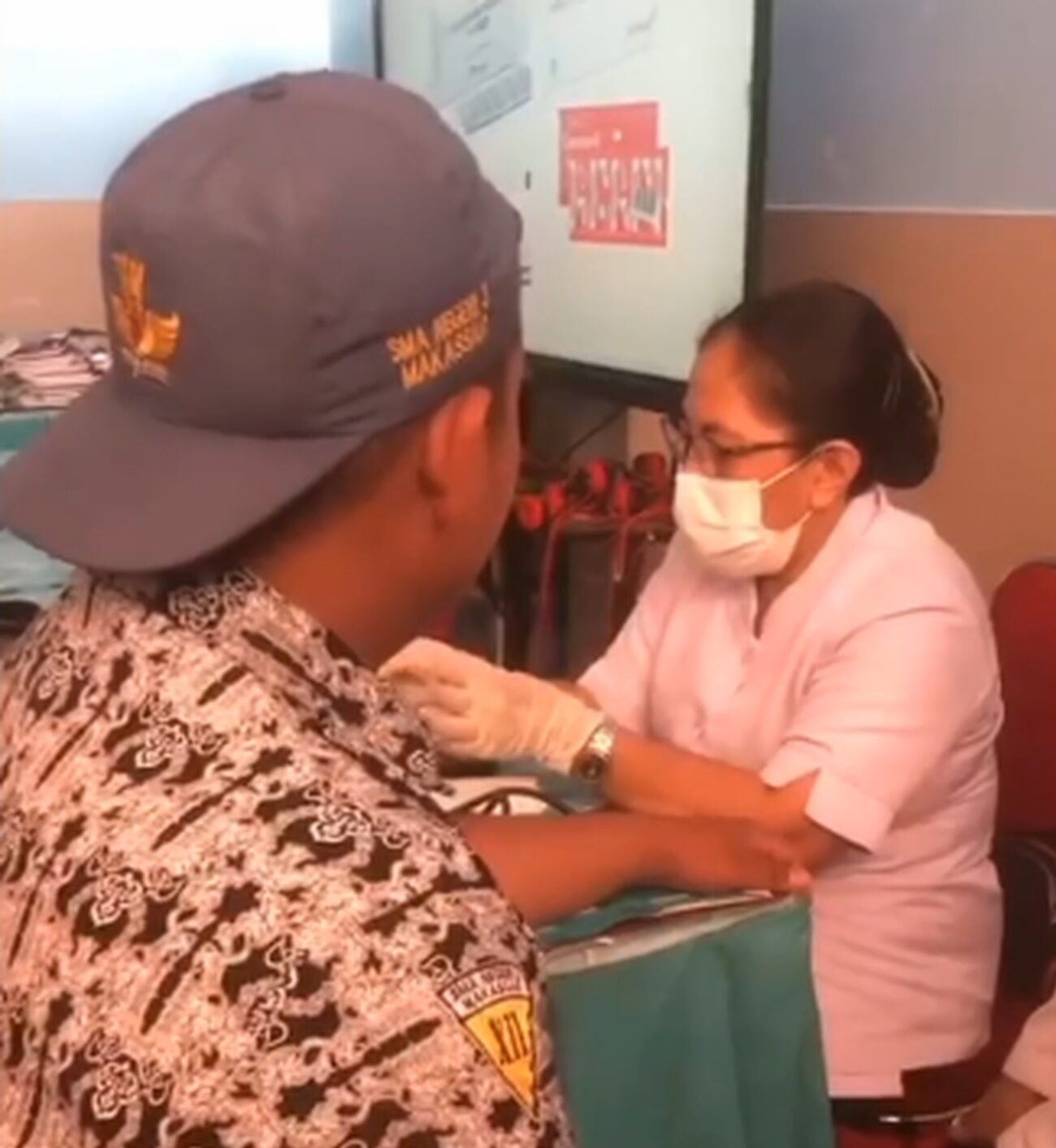 Puskesmas Cenderawasih menggelar edukasi dan deteksi dini faktor risiko hipertensi pada remaja di SMA Negeri 3 Makassar, Rabu (5/8/2026), sebagai upaya meningkatkan kesadaran hidup sehat sejak dini.