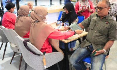 Puskesmas Maradekaya menghadirkan pemeriksaan kesehatan gratis di MPP Kota Makassar, meliputi tekanan darah, gula darah, kolesterol, asam urat dan skrining kesehatan.