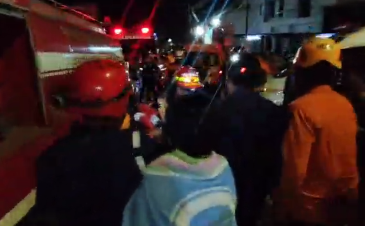 Empat unit bangunan rumah semi permanen di Jalan Paccerakkang, Kecamatan Biringkanaya, Kota Makassar, Sulawesi Selatan, ludes terbakar pada Kamis malam
