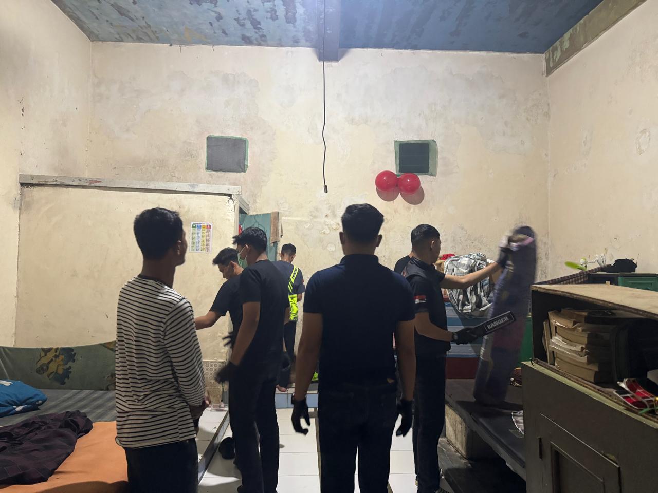 Kepala Lembaga Pemasyarakatan (Lapas) Kelas I Makassar, Gumilar Budirahayu, menegaskan pelaksanaan inspeksi mendadak (sidak) rutin