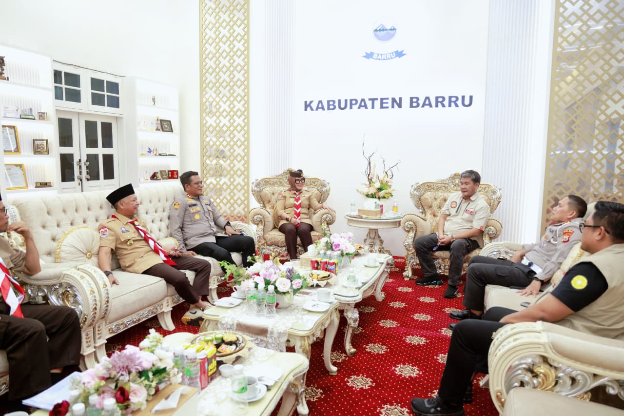 Bupati Barru, Andi Ina Kartika Sari, menerima audiensi Ketua Indonesia Offroad Federation (IOF) Sulawesi Selatan bersama Wakil Direktur Lalu Lintas (Wadirlantas) Polda Sulawesi Selatan