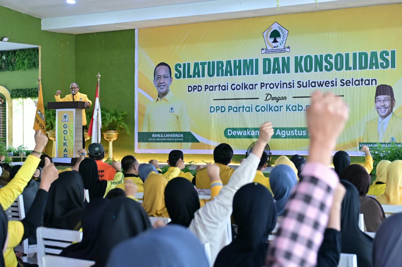 Ketua DPD I Golkar Sulsel Ilham Arief Sirajuddin (IAS) memulai safari politik di Pangkep. IAS fokus memperkuat kader dan menargetkan kemenangan Golkar pada Pemilu 2029.