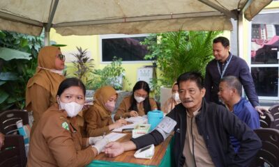 Sebanyak 200 warga Wajo, Makassar, mendapat pemeriksaan kesehatan gratis dari Program Pelindo Peduli, menyasar 100 balita dan 100 lansia.