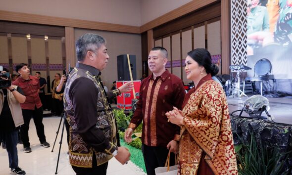Wakil Bupati Barru Abustan A. Bintang menghadiri sertijab Danrem 141/Toddopuli di Bone. Sinergi TNI dan pemerintah daerah diharapkan semakin kuat.