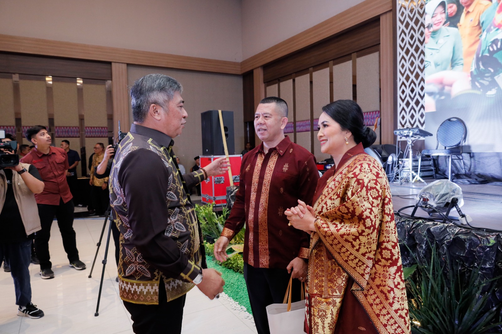 Wakil Bupati Barru Abustan A. Bintang menghadiri sertijab Danrem 141/Toddopuli di Bone. Sinergi TNI dan pemerintah daerah diharapkan semakin kuat.