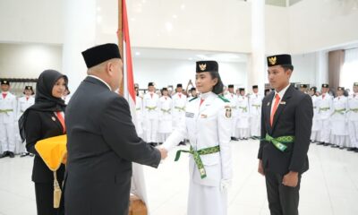 Wali Kota Makassar Munafri Arifuddin mengukuhkan 70 anggota Pasukan Pengibar Bendera Pusaka (Paskibraka) tingkat Kota Makassar Tahun 2026