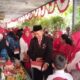 SD Inpres Banta-Bantaeng 1 Makassar merayakan HUT ke-81 RI dengan upacara bendera dan lomba menghias nasi tumpeng yang penuh kreativitas.