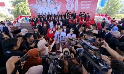 Wali Kota Makassar, Munafri Arifuddin, memimpin upacara pengibaran bendera Merah Putih