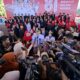 Wali Kota Makassar, Munafri Arifuddin, memimpin upacara pengibaran bendera Merah Putih
