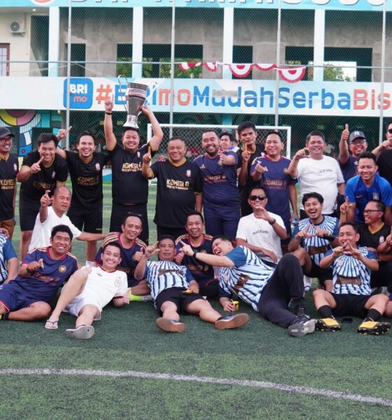 DPRD Makassar menggelar pertandingan mini soccer dalam rangka HUT ke-81 RI. Komisi D keluar sebagai juara pertama, Komisi B raih juara favorit.
