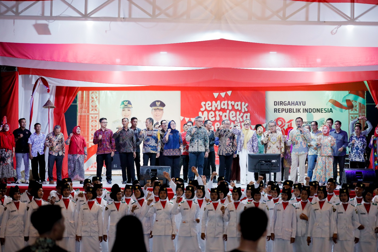 Pemerintah Kabupaten Barru resmi menutup rangkaian Semarak peringatan Hari Ulang Tahun (HUT) ke-81 Kemerdekaan Republik Indonesia