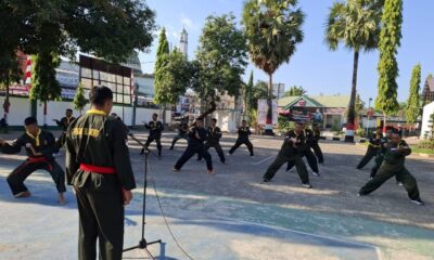 Dalam upaya menjaga kebugaran fisik sekaligus meningkatkan kesiapsiagaan prajurit, personel Kodim 1409/Gowa rutin menggelar latihan Pencak Silat Militer (PSM).