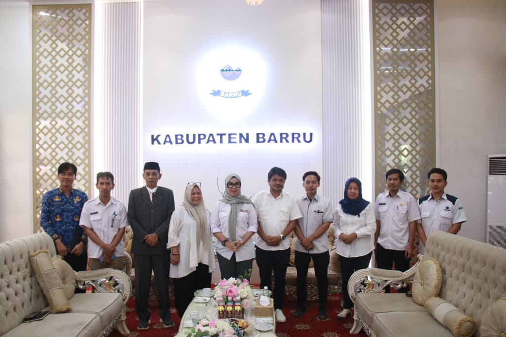Bupati Barru Andi Ina Kartika Sari menghadirkan 37 peluang paket pelatihan kerja melalui kerja sama dengan BPVP Pangkep untuk meningkatkan keterampilan dan peluang kerja masyarakat.