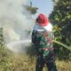 ajaran Kodim 1409/Gowa bersama Dinas Pemadam Kebakaran (Damkar) Pemerintah Kabupaten Gowa bergerak cepat