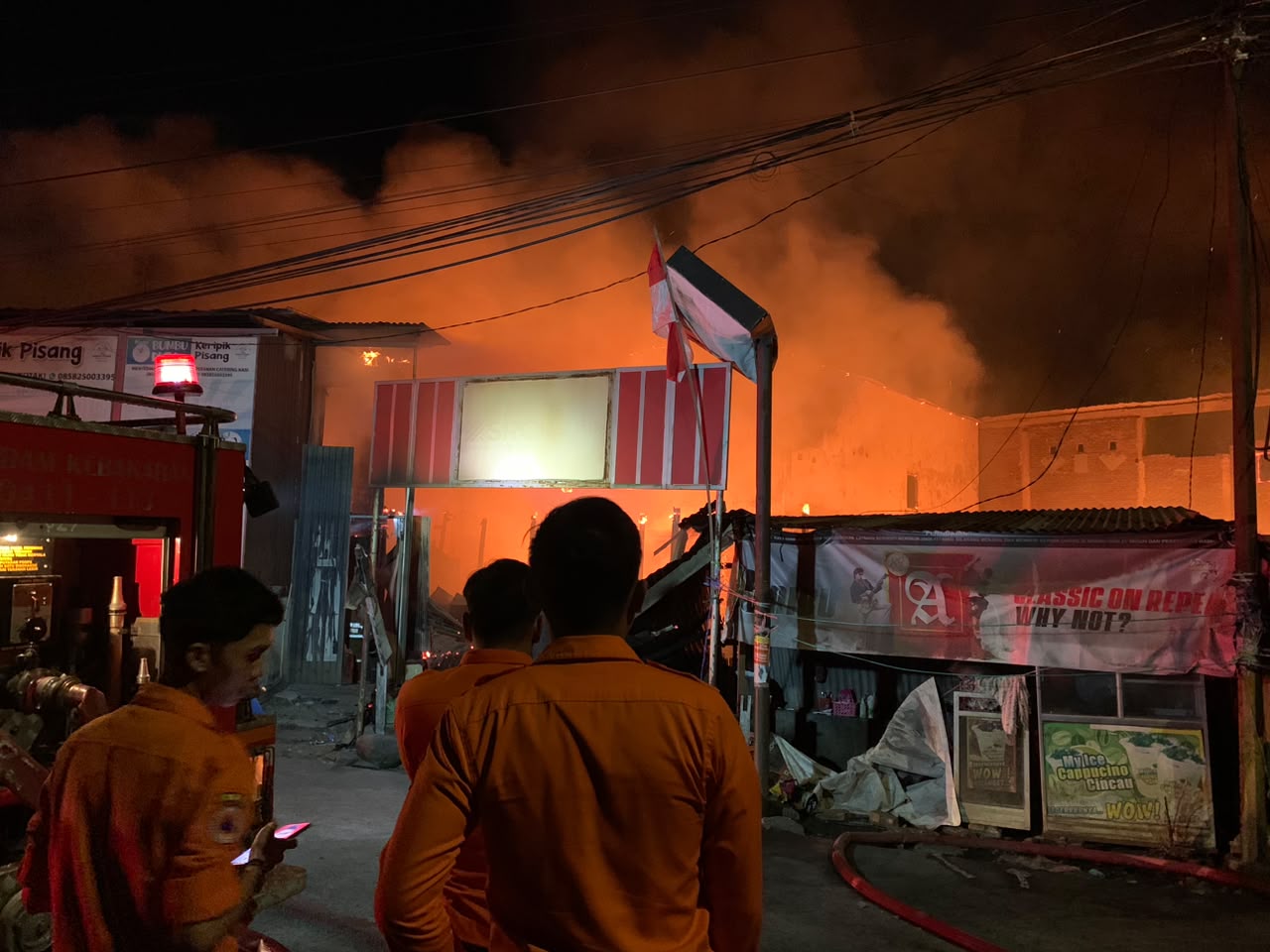 Kebakaran melanda permukiman warga di Jalan Politeknik Pintu 0 Unhas,