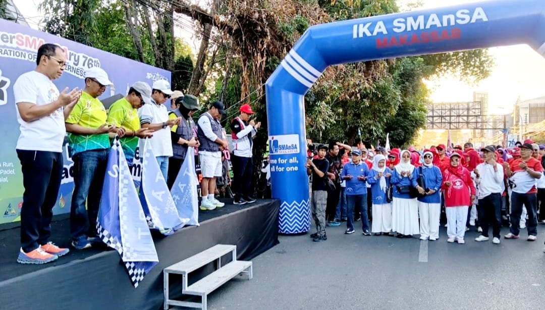 Suasana penuh kehangatan, kepedulian sosial, dan ikatan kekeluargaan mewarnai perayaan Puncak AnniverSMANSAry Alumni SMAN 1 (SMANSA) Makassar ke-76