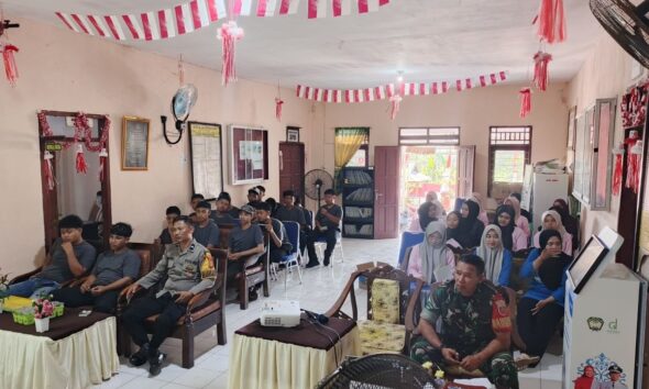 Babinsa Desa Nirannuang dari Koramil 1409-03/Bontomarannu, Serka Rizal, turut menghadiri kegiatan Sosialisasi Kenakalan Remaja dan Dampak Hukumnya