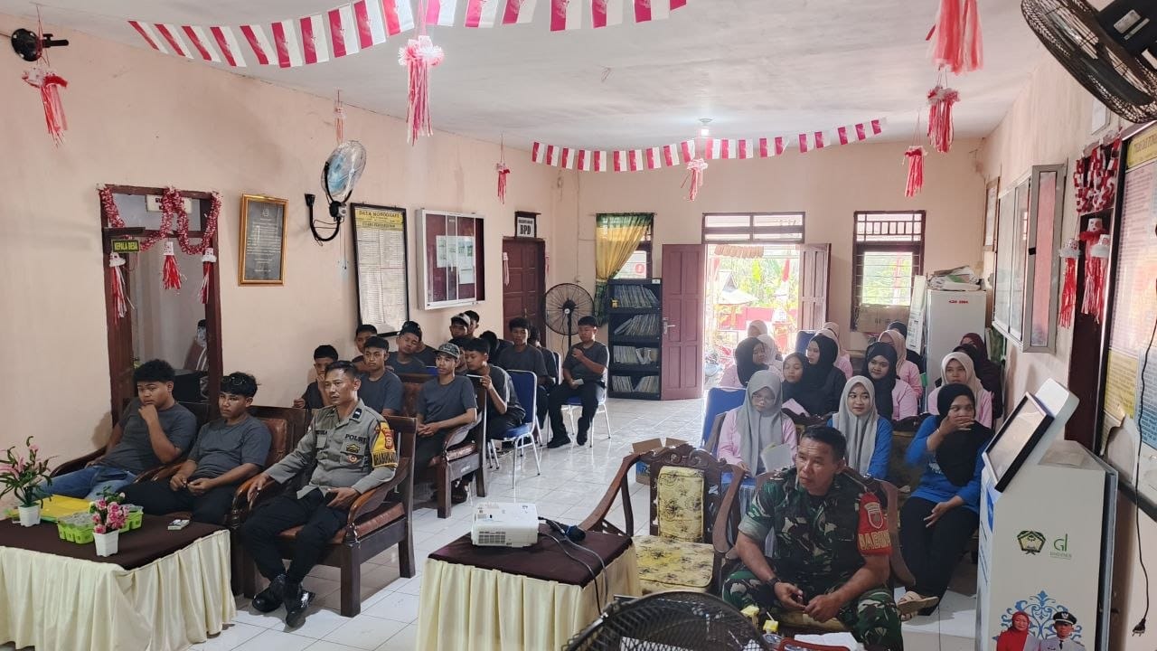 Babinsa Desa Nirannuang dari Koramil 1409-03/Bontomarannu, Serka Rizal, turut menghadiri kegiatan Sosialisasi Kenakalan Remaja dan Dampak Hukumnya