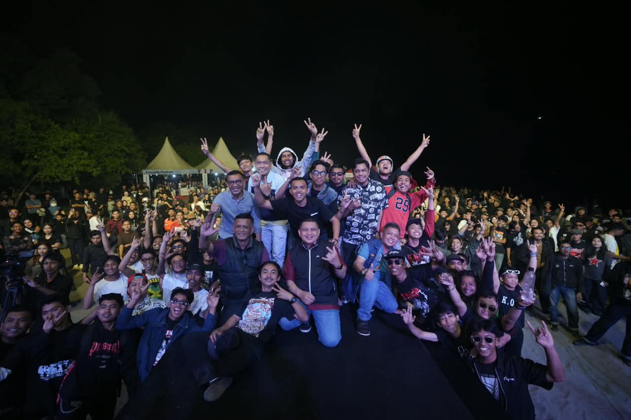 Wali Kota Makassar, Munafri Arifuddin alias Appi, mendorong Kota Makassar menjadi salah satu pusat berkumpulnya komunitas Vespa terbesar, tidak hanya di Indonesia tetapi juga di tingkat dunia.