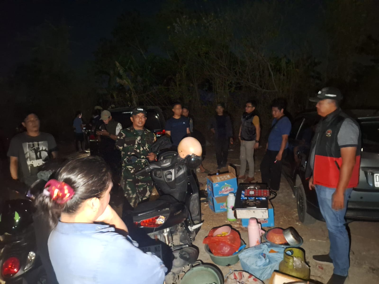 Gabungan personel TNI dan Polri membongkar arena perjudian sabung ayam di Dusun Borong Rappo, Desa Sokkolia,