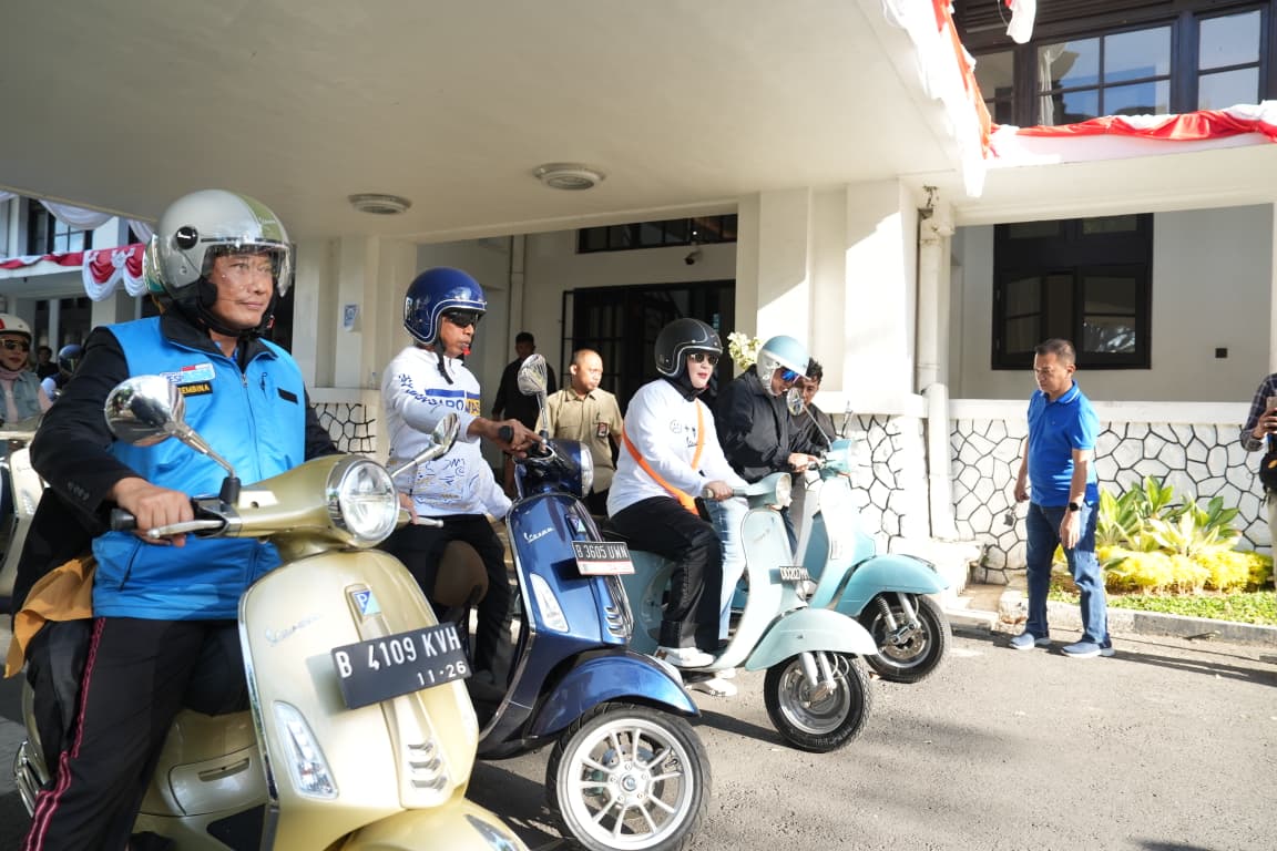 Kehadiran Kepala Badan Kepegawaian Negara (BKN), Zudan Arif Fakrulloh, di Kota Makassar dimanfaatkan untuk menikmati suasana Kota Daeng dengan cara yang berbeda.