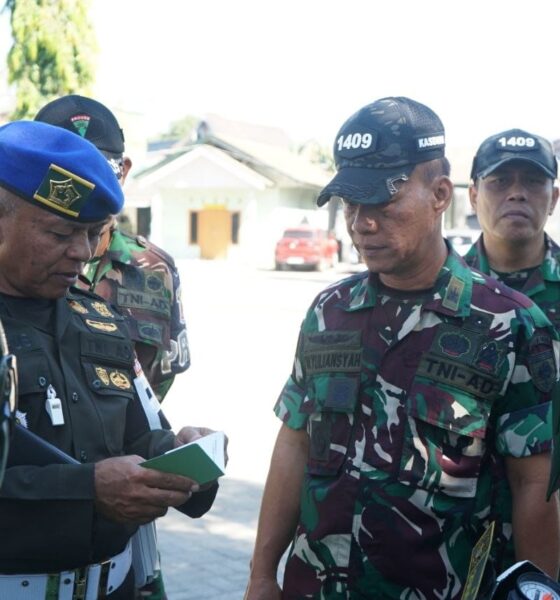 Subdenpom XIV/1-1/Takalar melakukan pemeriksaan kelengkapan fisik dan administrasi surat kendaraan bagi personel Kodim 1409/Gowa.