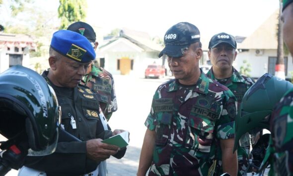 Subdenpom XIV/1-1/Takalar melakukan pemeriksaan kelengkapan fisik dan administrasi surat kendaraan bagi personel Kodim 1409/Gowa.
