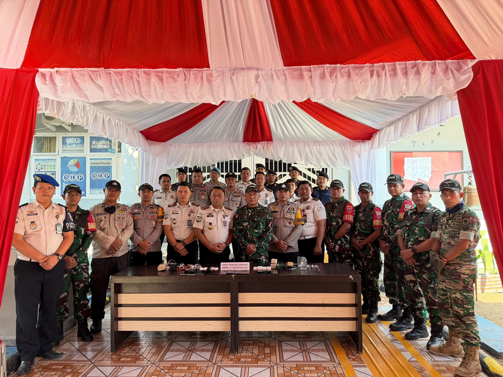 Lapas Narkotika Kelas IIA Sungguminasa melaksanakan penggeledahan gabungan kamar hunian warga binaan,