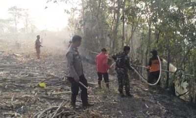 Respons cepat personel Kodim 1409/Gowa bersama tim gabungan berhasil mengendalikan dan memadamkan kebakaran hutan dan lahan (Karhutla)