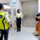 Suasana di area pintu lift lantai 1 Rumah Sakit Universitas Hasanuddin (RS Unhas)