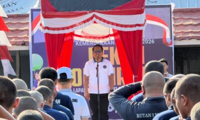 Lapas Narkotika Sungguminasa menggelar lomba futsal, voli, dan tenis meja bersama WBP dan petugas dalam memeriahkan HUT ke-81 RI.