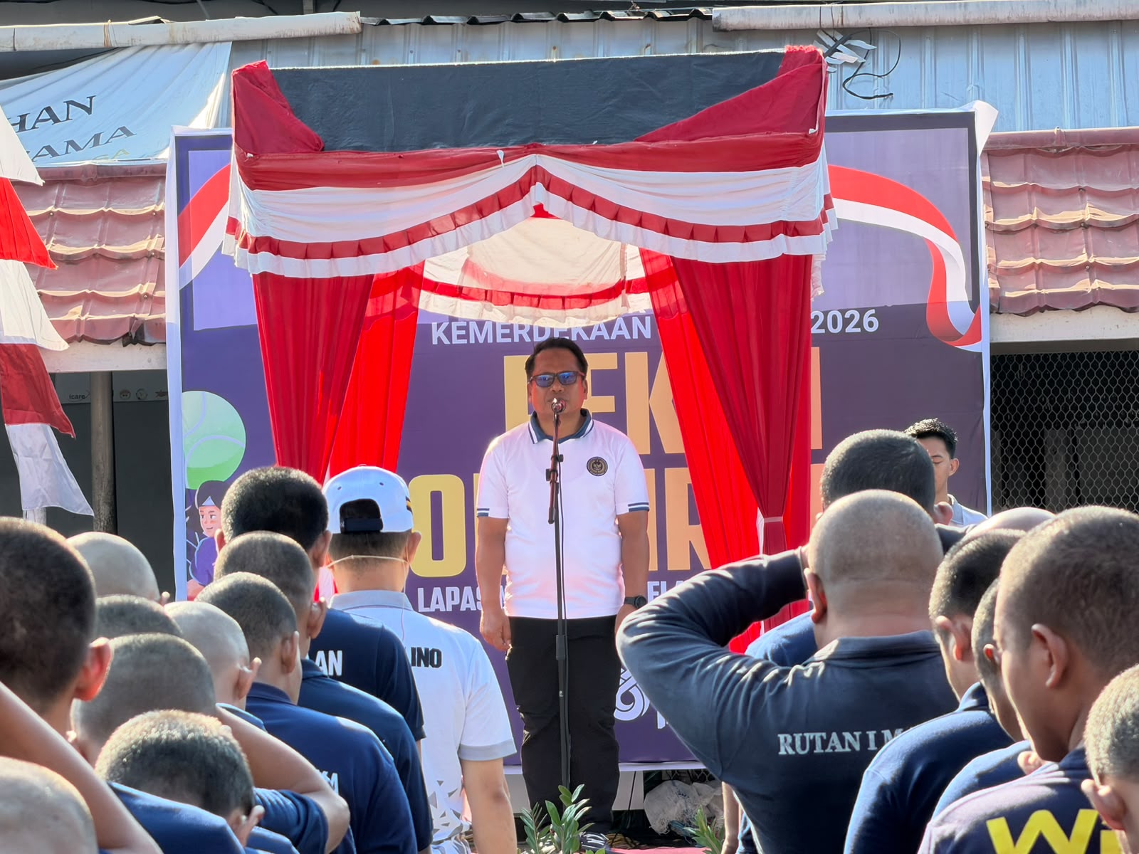 Lapas Narkotika Sungguminasa menggelar lomba futsal, voli, dan tenis meja bersama WBP dan petugas dalam memeriahkan HUT ke-81 RI.