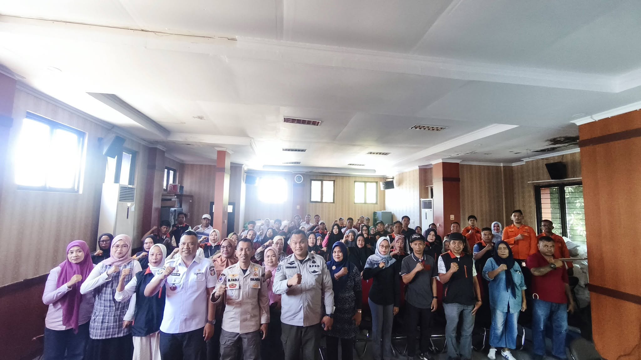 Badan Penanggulangan Bencana Daerah (BPBD) Kota Makassar memperkuat kesiapsiagaan masyarakat