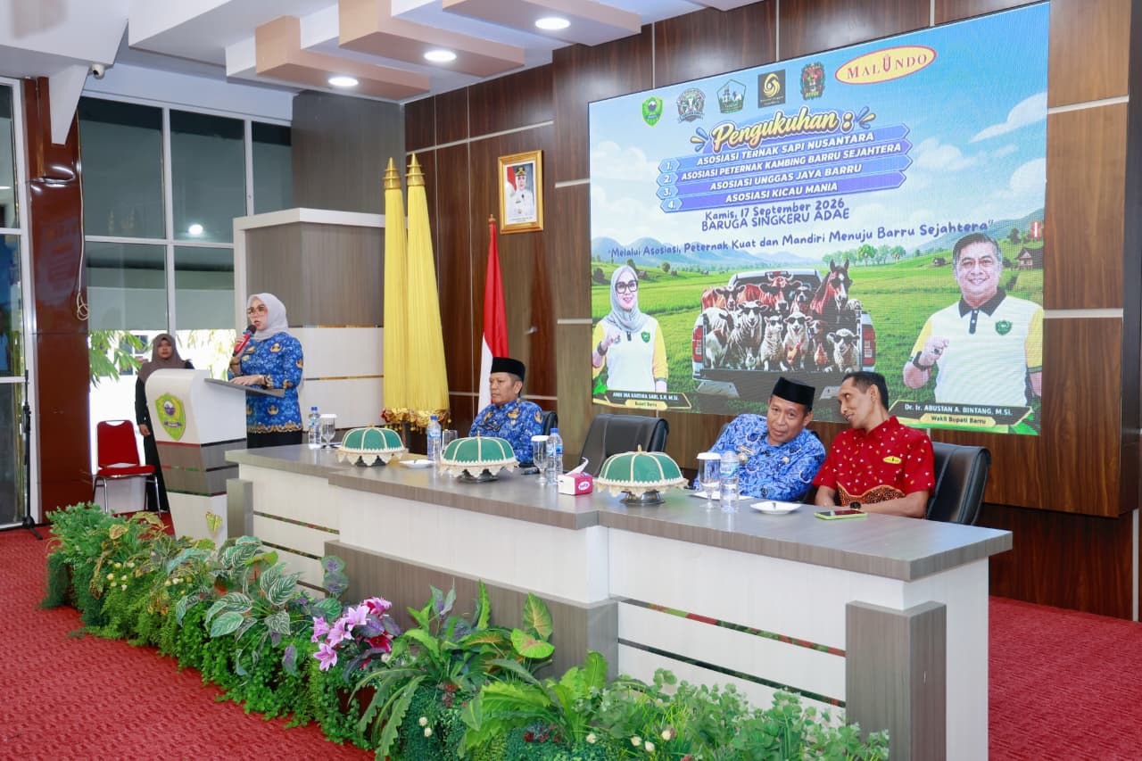 Bupati Barru Andi Ina Kartika Sari mengukuhkan empat asosiasi peternakan dalam Bulan Bakti Hari Peternakan dan Kesehatan Hewan Nasional ke-190 Tahun 2026.