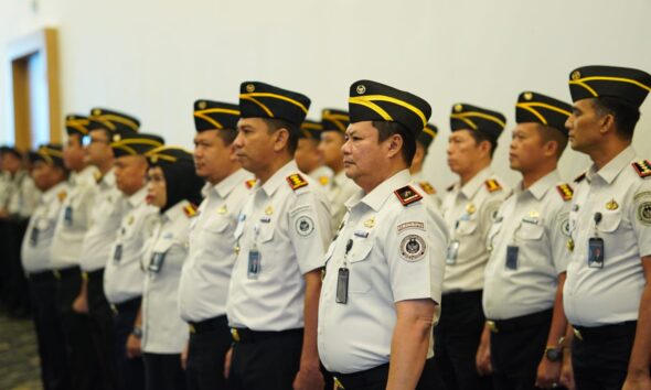 Sebanyak 13 CPNS Lapas Kelas I Makassar resmi dilantik dan diambil sumpah sebagai PNS. Kalapas Gumilar Budirahayu menekankan integritas, disiplin dan profesionalisme dalam pengabdian.